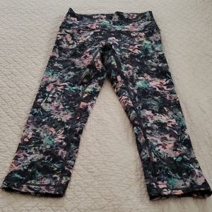 Lululemon crops sz 6